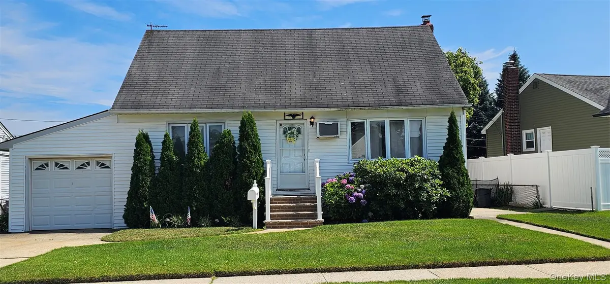 671 Blackstone Ave, East Meadow, NY 11554 - #1