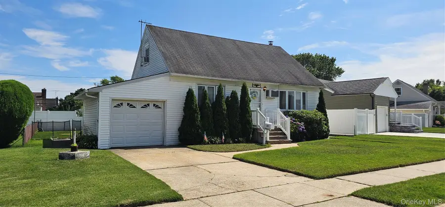 671 Blackstone Ave, East Meadow, NY 11554 - #2