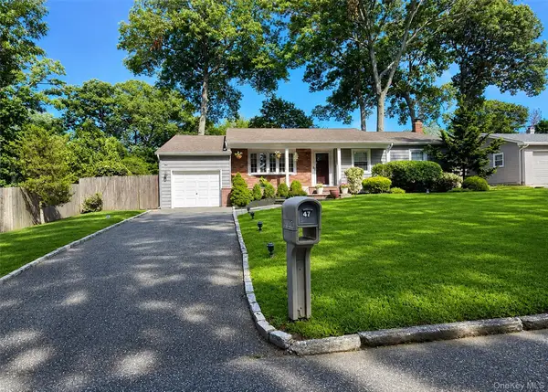 47 March Court, Selden, NY 11784