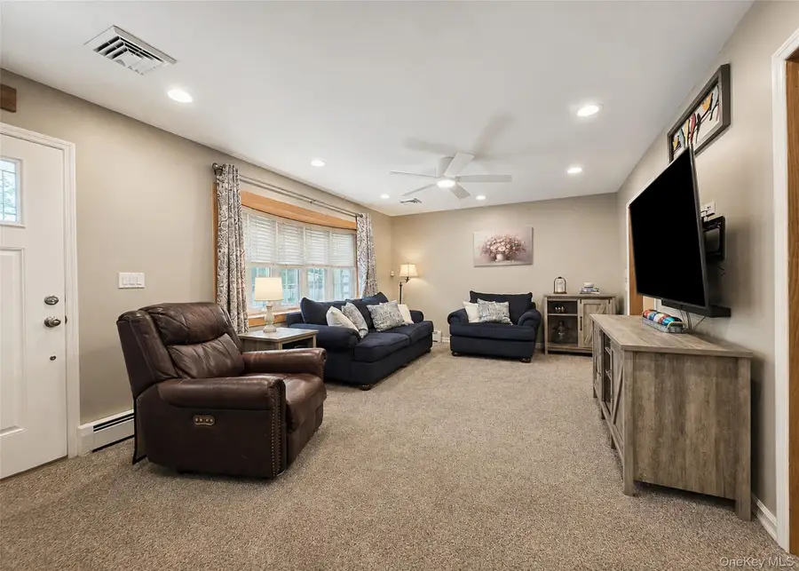 47 March Court, Selden, NY 11784 - #3