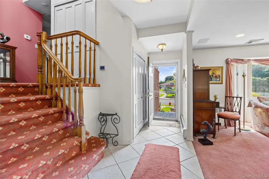 16 Winthrop Road, Plainview, NY 11803 - #3