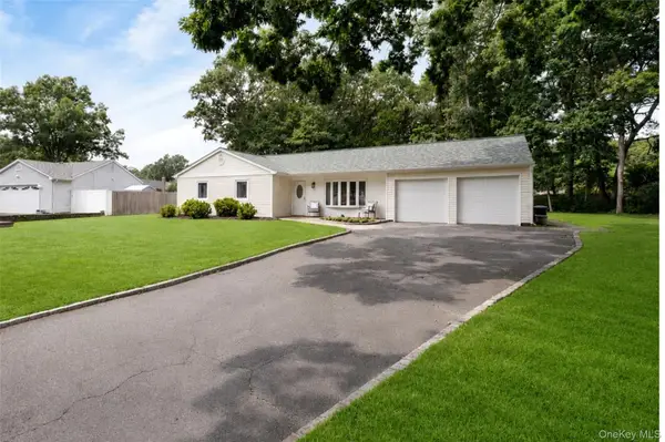 4 Shelley Court, Middle Island, NY 11953