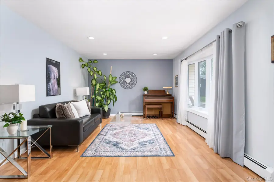 4 Shelley Court, Middle Island, NY 11953 - #2