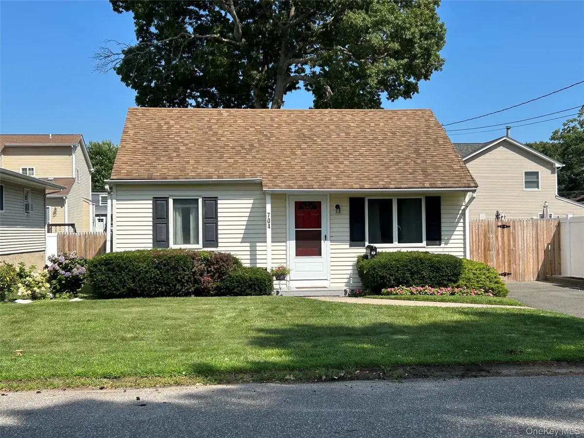 704 Myrtle Avenue, West Islip, NY 11795 - #1