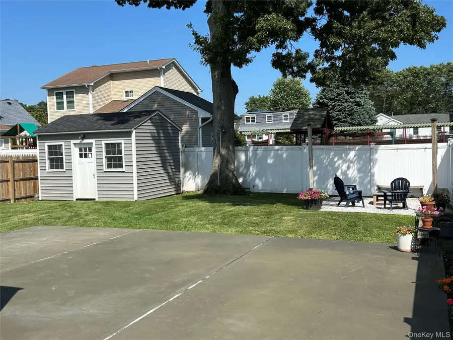 704 Myrtle Avenue, West Islip, NY 11795 - #3
