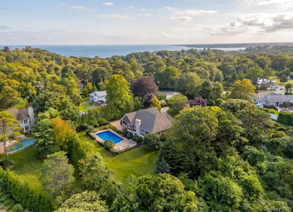 10 Peconic View Court, Southampton, NY 11968
