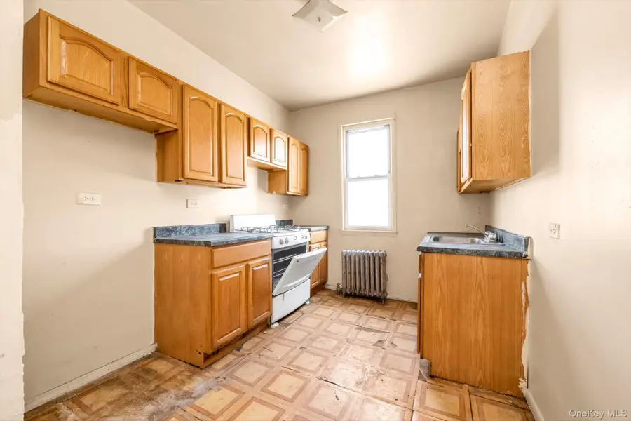 1129 E Tremont Avenue, Bronx, NY 10460 - #3