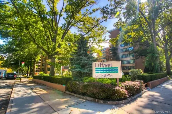 162-30 Powells Cove Boulevard #2C, Beechhurst, NY 11357