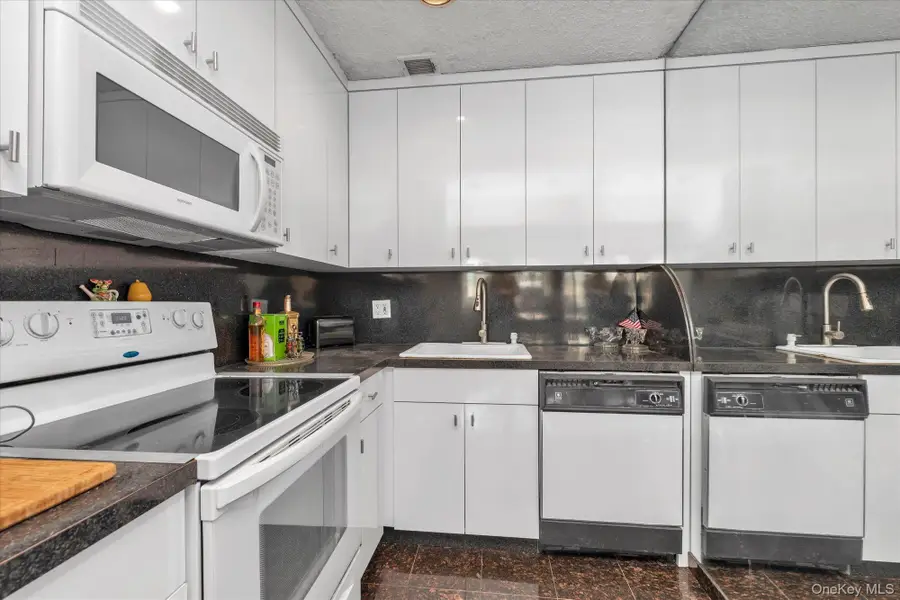162-30 Powells Cove Boulevard #2C, Beechhurst, NY 11357 - #3