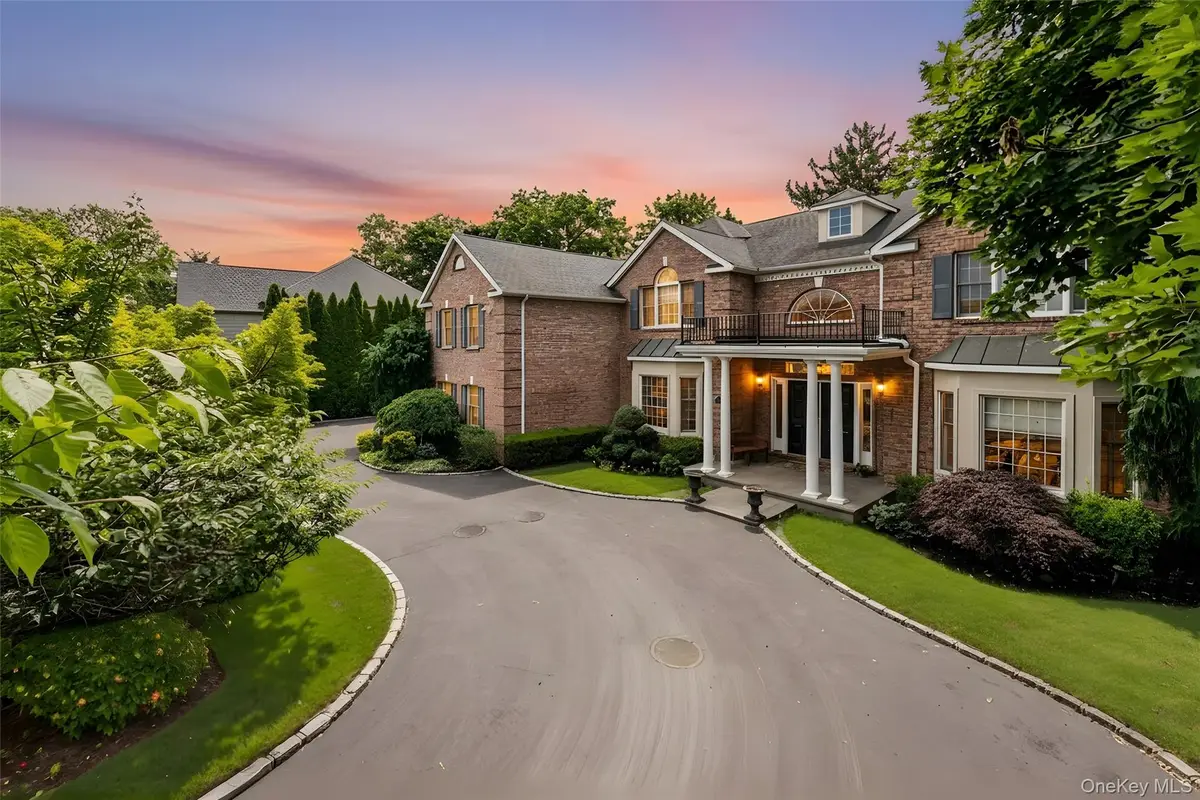 50 Eastwoods Court, Roslyn, NY 11576 - #1
