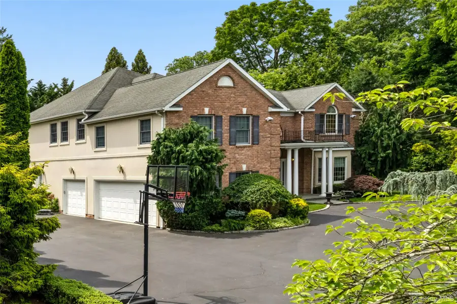 50 Eastwoods Court, Roslyn, NY 11576 - #3