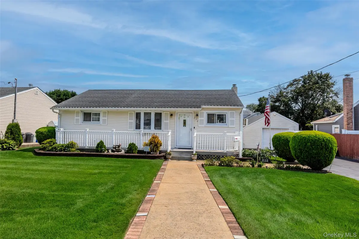 212 15th Street, West Babylon, NY 11704 - #1