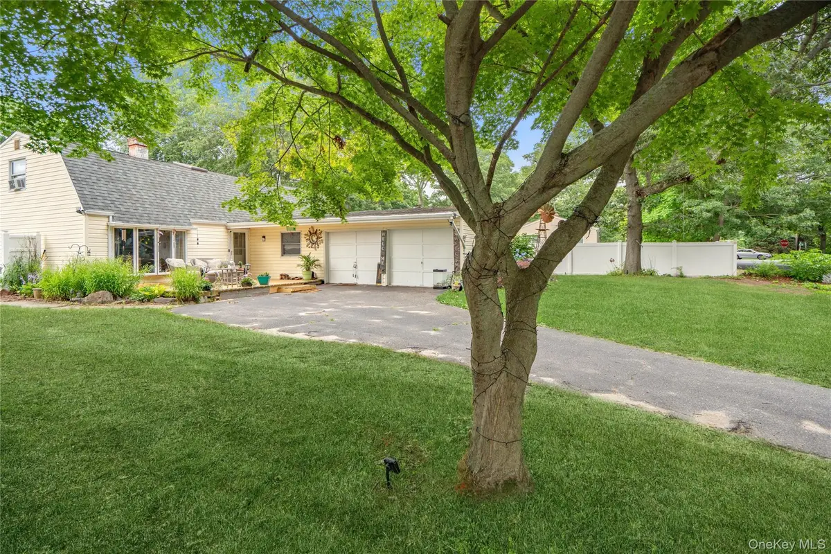 39 All Points Terrace, Holbrook, NY 11741 - #1