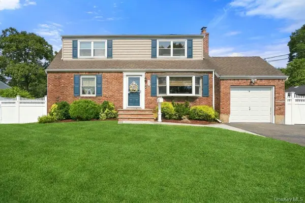 344 N Ontario Avenue, Lindenhurst, NY 11757