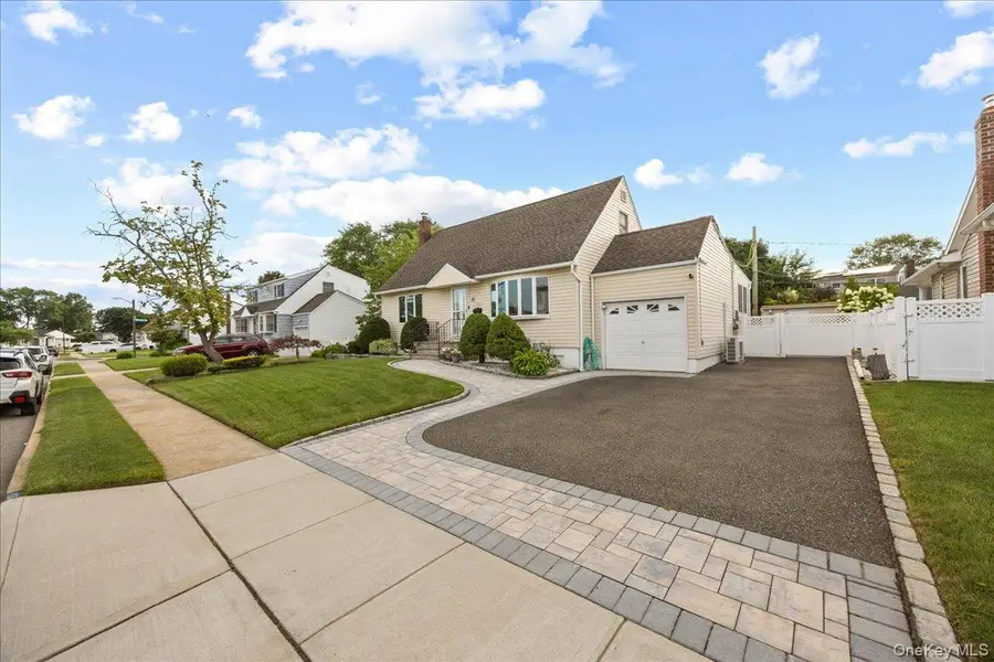 4060 Maywood Drive, Seaford, NY 11783 - #2