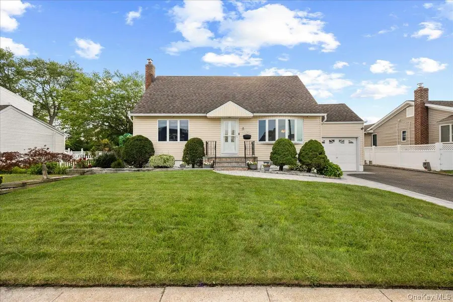 4060 Maywood Drive, Seaford, NY 11783 - #3