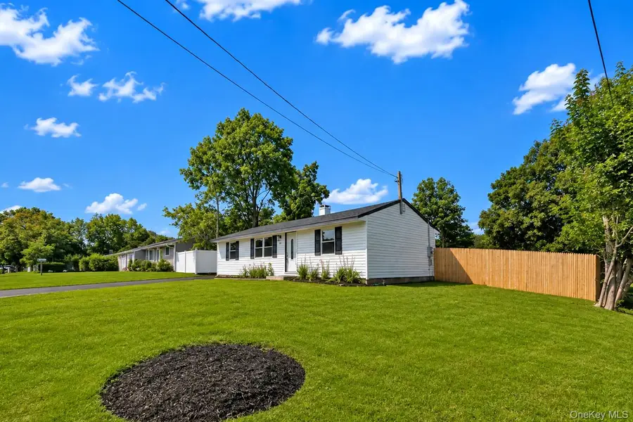 14 Marie Lane, Central Islip, NY 11722 - #3