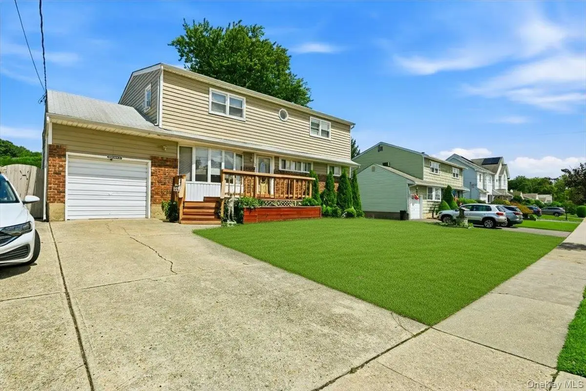 23 Hampshire Drive, Farmingdale, NY 11735 - #1