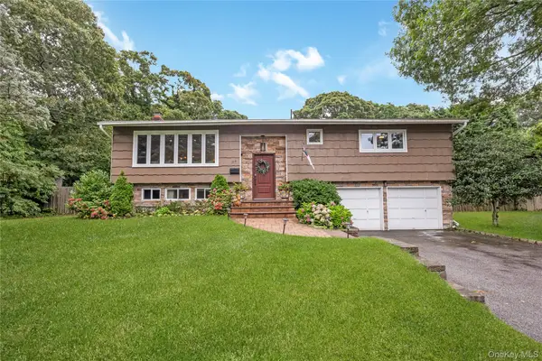27 Baywood Lane, Bayport, NY 11705
