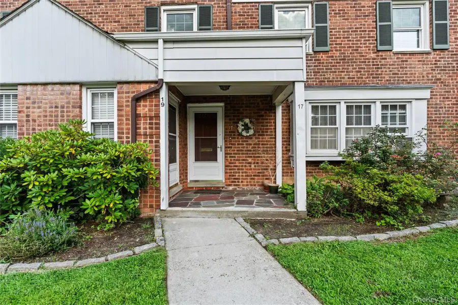 17 Robins Crescent #17, New Rochelle, NY 10801 - #2