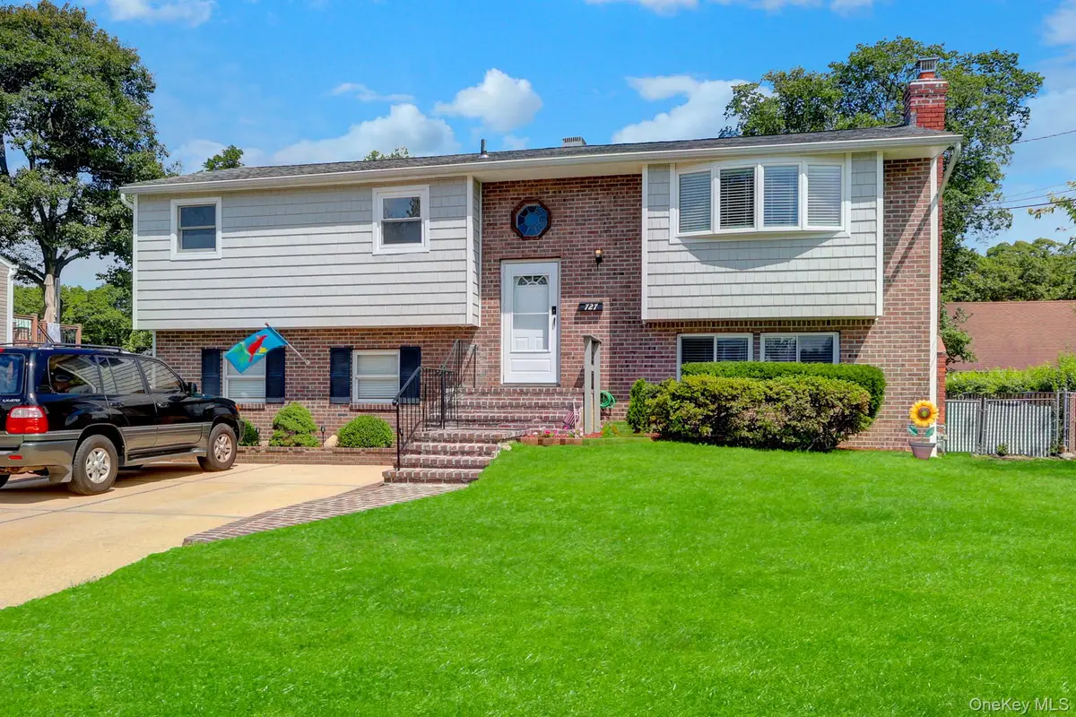 727 Peter Paul Drive, West Islip, NY 11795 - #1