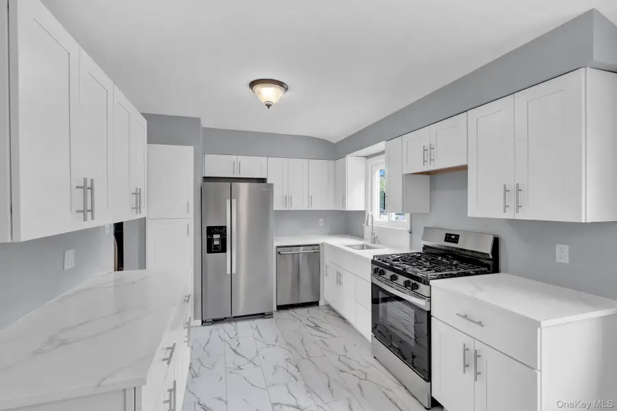727 Peter Paul Drive, West Islip, NY 11795 - #2
