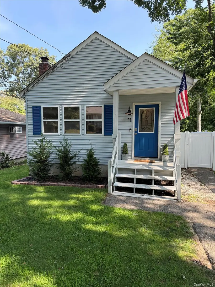 11 Huntington Road, Sound Beach, NY 11789 - #3