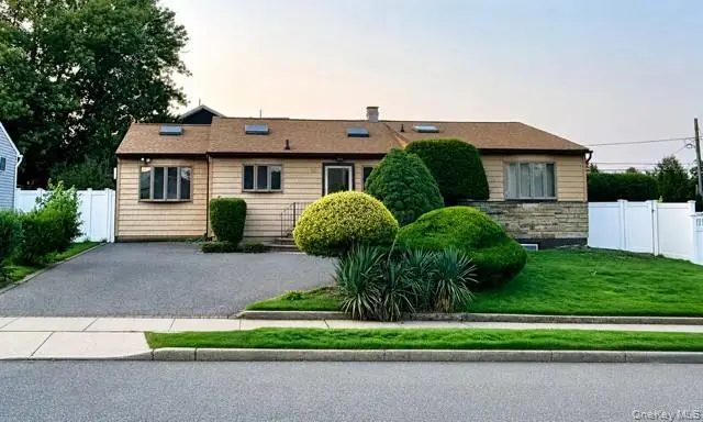10 Peter Lane, Plainview, NY 11803 - #1