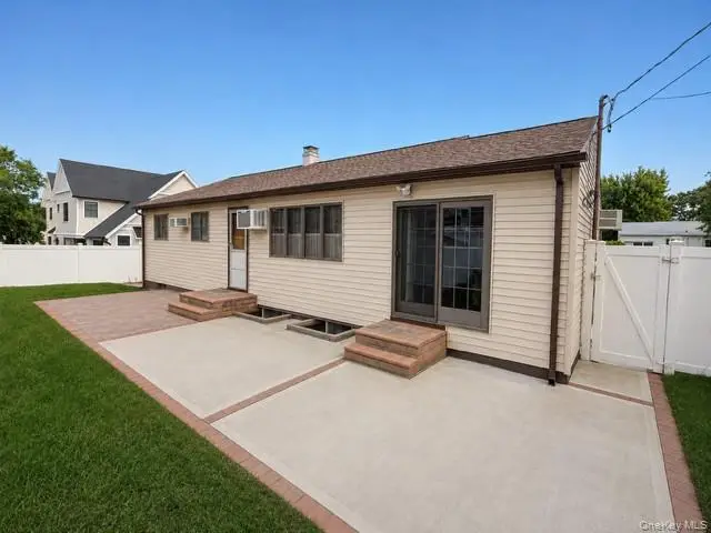 10 Peter Lane, Plainview, NY 11803 - #2