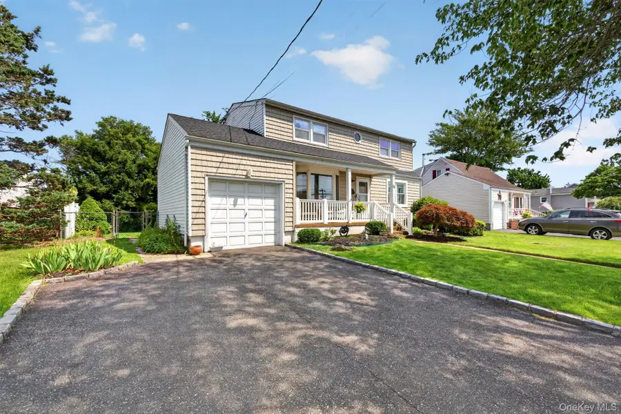 88 Crestwood Boulevard, Farmingdale, NY 11735 - #2