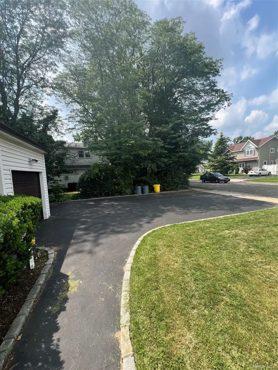 25 Lincoln Road N, Plainview, NY 11803 - #2