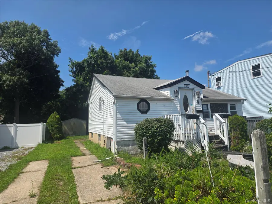 533 S 8th Street, Lindenhurst, NY 11757 - #2