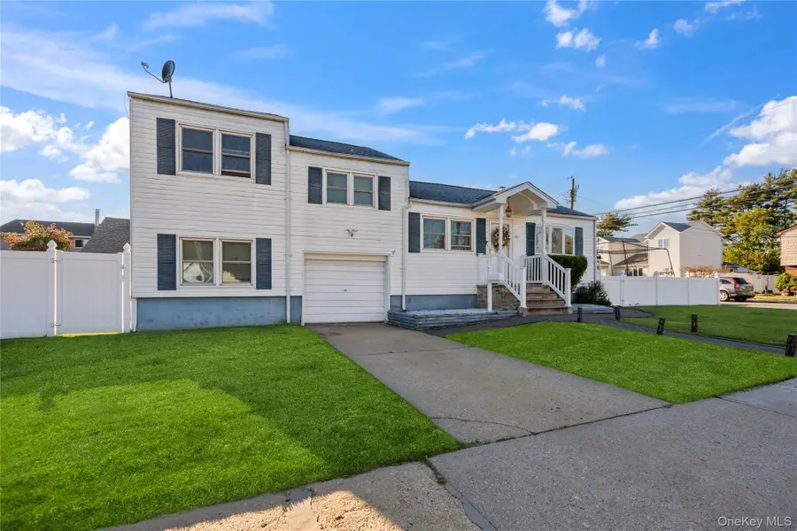 131 S 5th Street, Bethpage, NY 11714 - #2