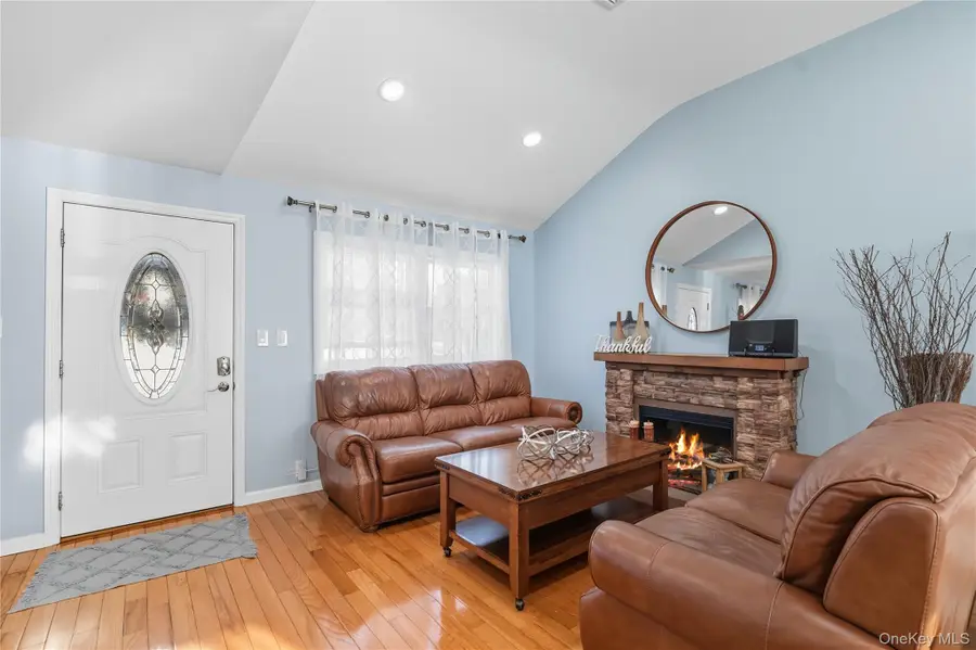 131 S 5th Street, Bethpage, NY 11714 - #3
