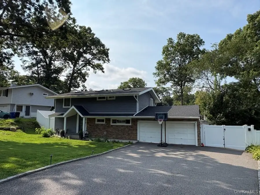 28 Florida Avenue, Commack, NY 11725 - #2