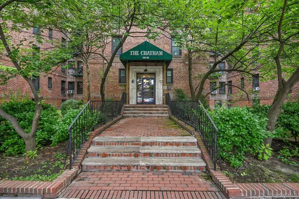 140-18 Burden Crescent #411, Briarwood, NY 11435