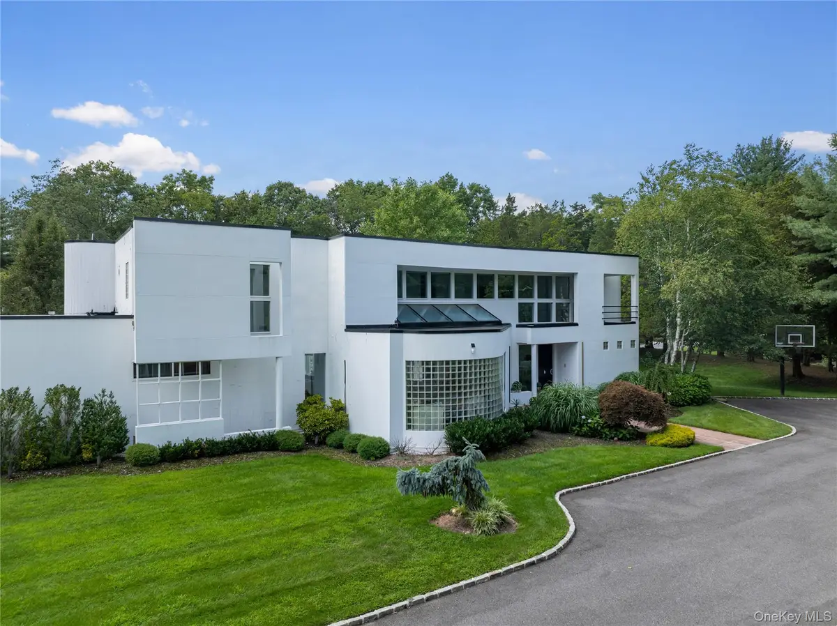 1 Vista Drive, Laurel Hollow, NY 11791 - #1