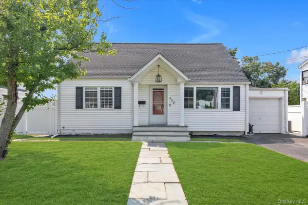 552 18th Street, West Babylon, NY 11704