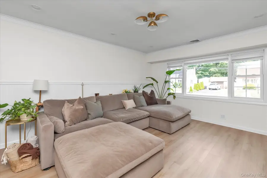 552 18th Street, West Babylon, NY 11704 - #2