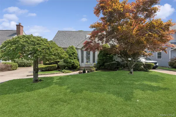 22 Briarcliff Drive, North Merrick, NY 11566