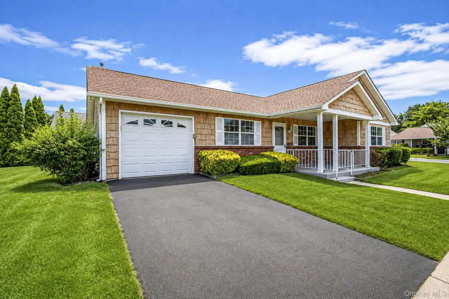 18 Kathleen Drive, Oakdale, NY 11769 - #2