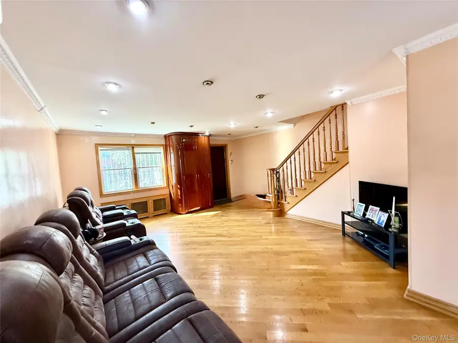 15043 77th Road, Flushing, NY 11367 - #3