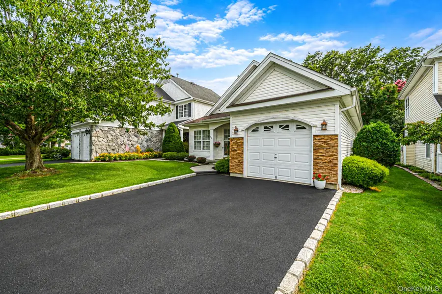 63 Madison Circle, Middle Island, NY 11953 - #3