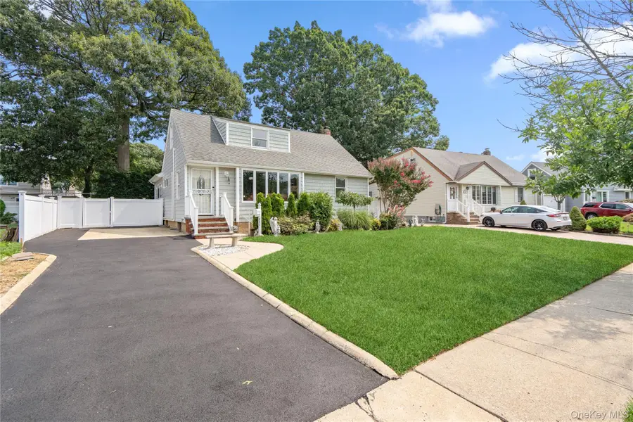 992 Woodcliff Drive, Franklin Square, NY 11010 - #3