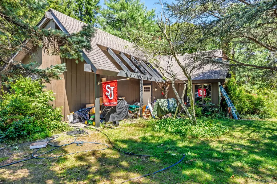 3 Gaton Lane, Coram, NY 11727 - #2
