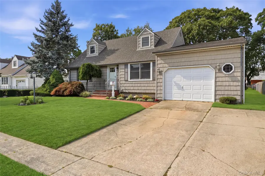 391 Oakwood Avenue, West Islip, NY 11795 - #2