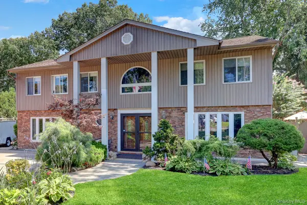 15 Denise Lane, Hauppauge, NY 11788