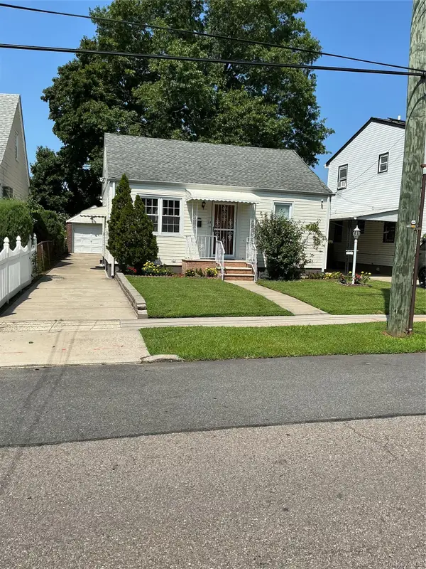 11824 236th Street, Cambria Heights, NY 11411