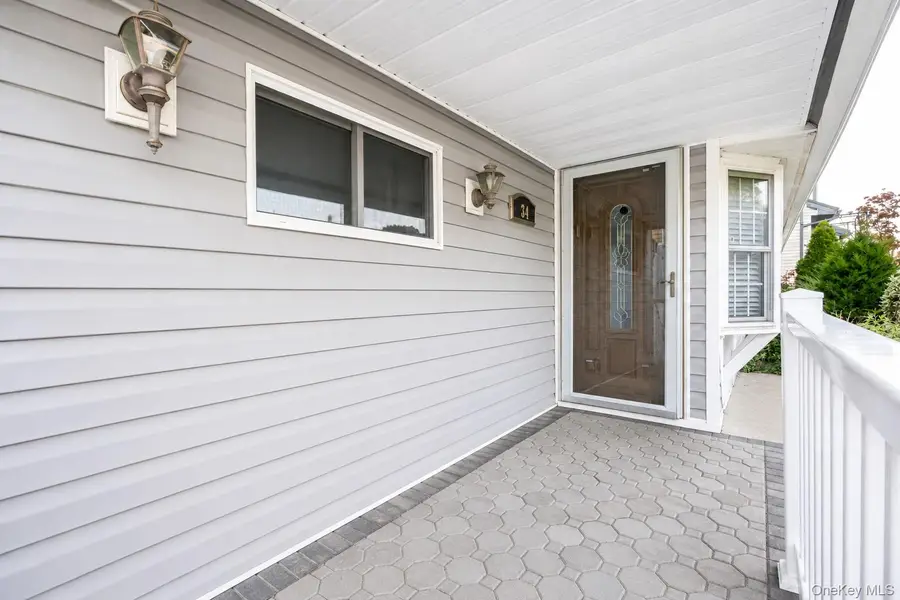 34 Hedge Lane, Westbury, NY 11590 - #2
