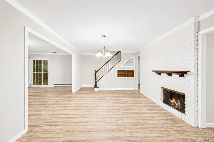34 Hedge Lane, Westbury, NY 11590 - #3